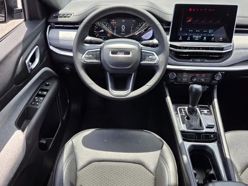 Used 2024 Silver Zynith Metallic Clearco JEEP LATITUDE image 11