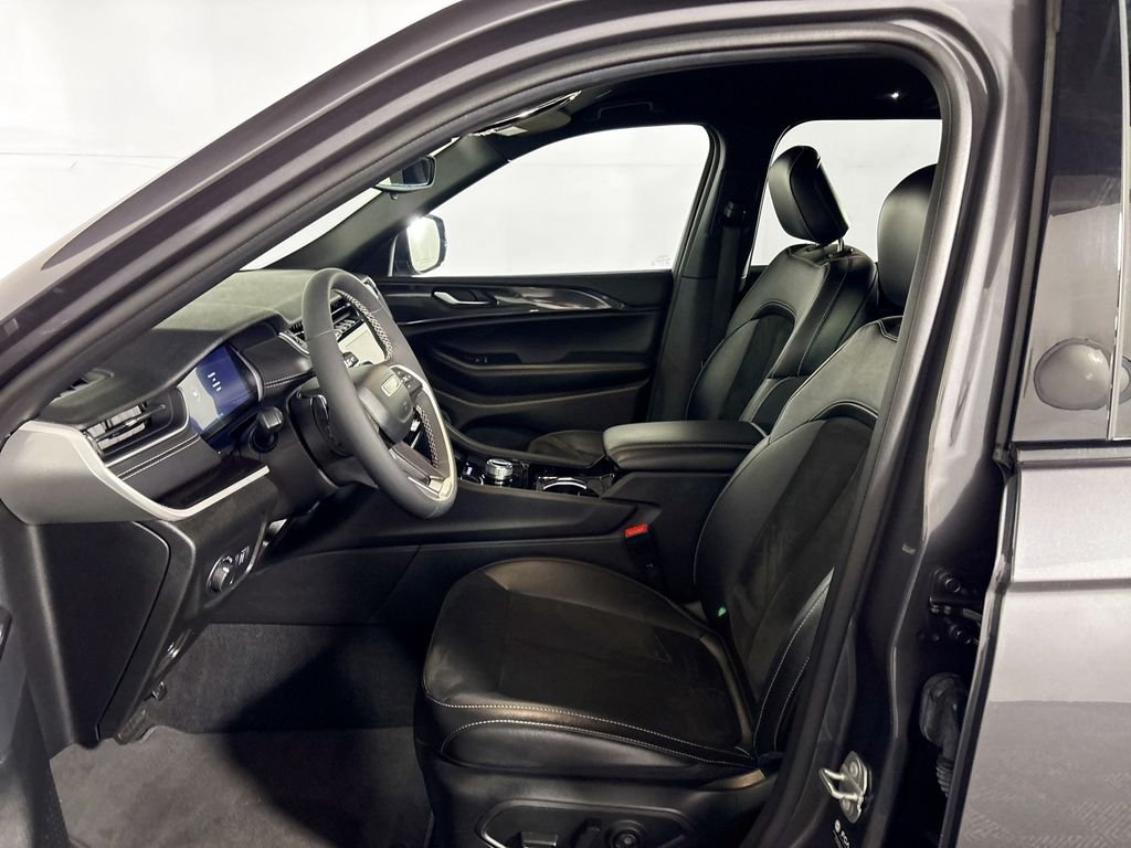 Used 2023 Gray Jeep Altitude X image 11