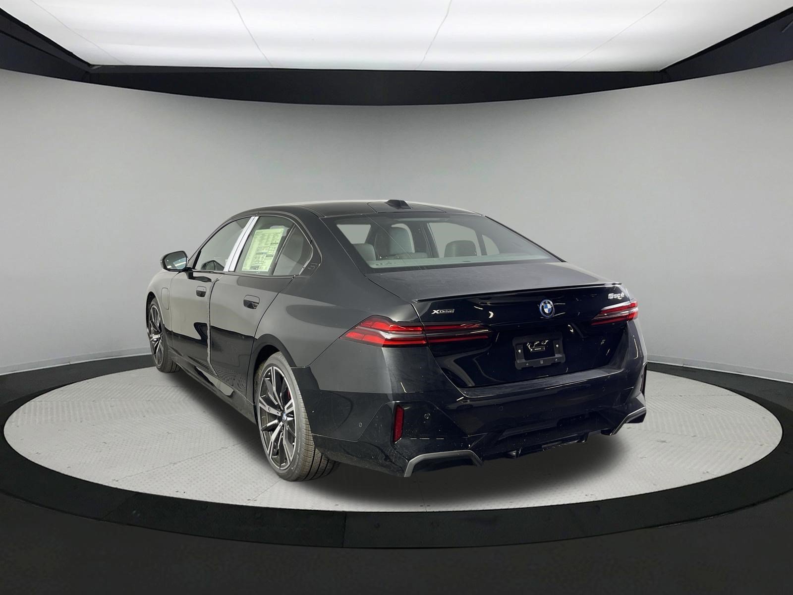 Used 2026 Black Sapphire Metallic BMW 550e xDrive image 5