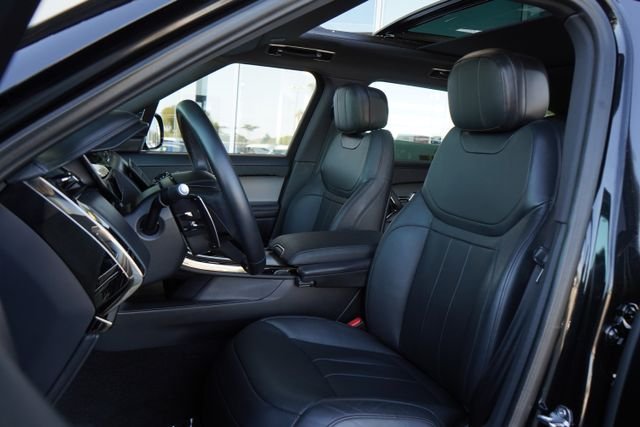 Used 2024  Land Rover Dynamic SE image 22