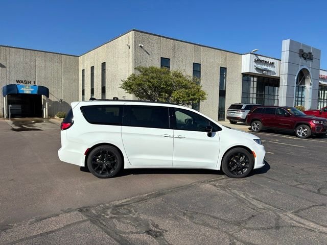 2026 Chrysler Pacifica