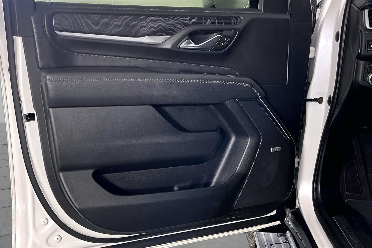 Used 2021 White Frost Tricoat GMC Denali image 21