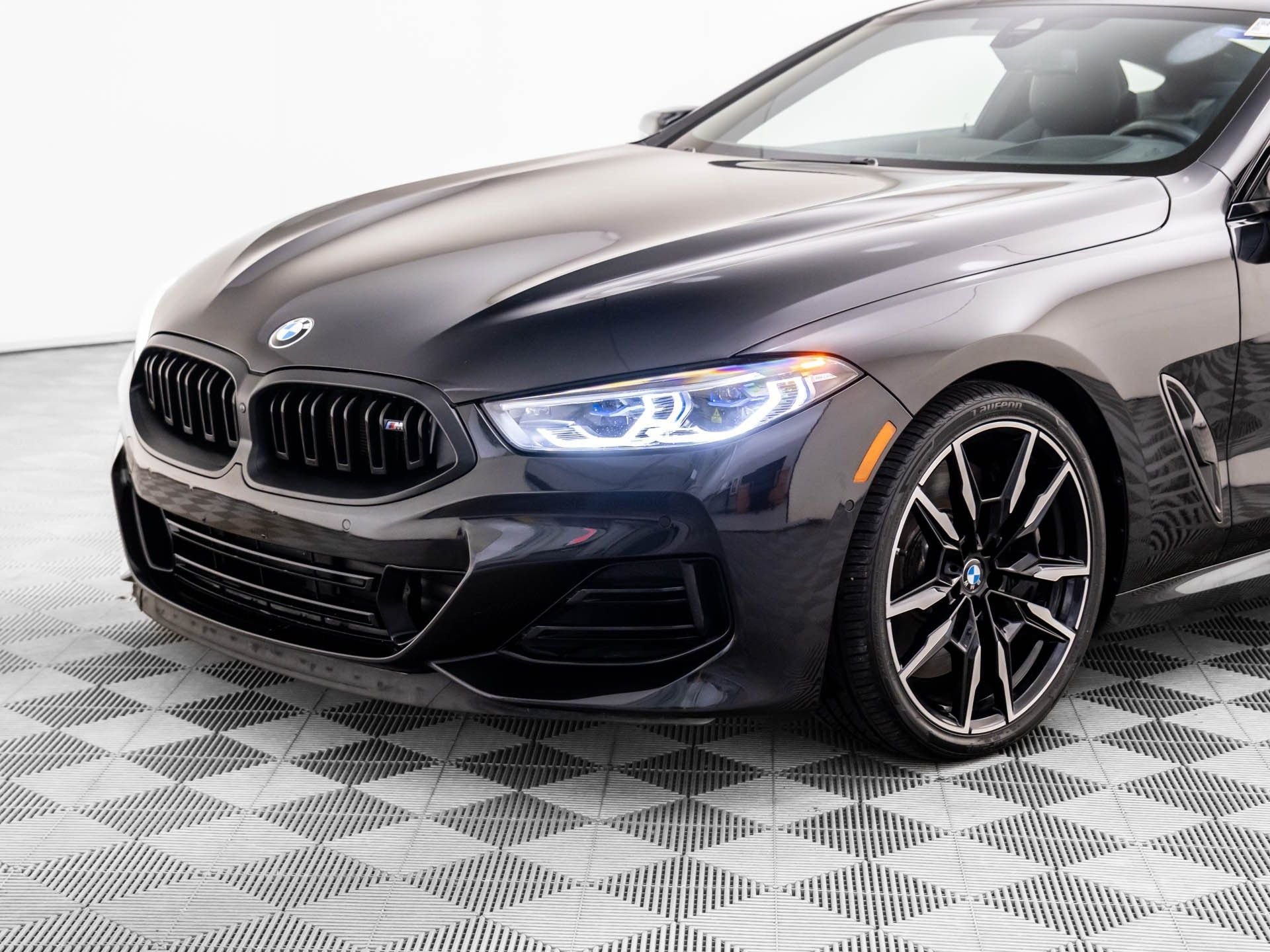 2025 BMW 8 Series M850i - Photo 40