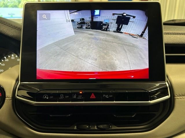 Used 2024 Red Hot Pearlcoat Jeep Limited image 31