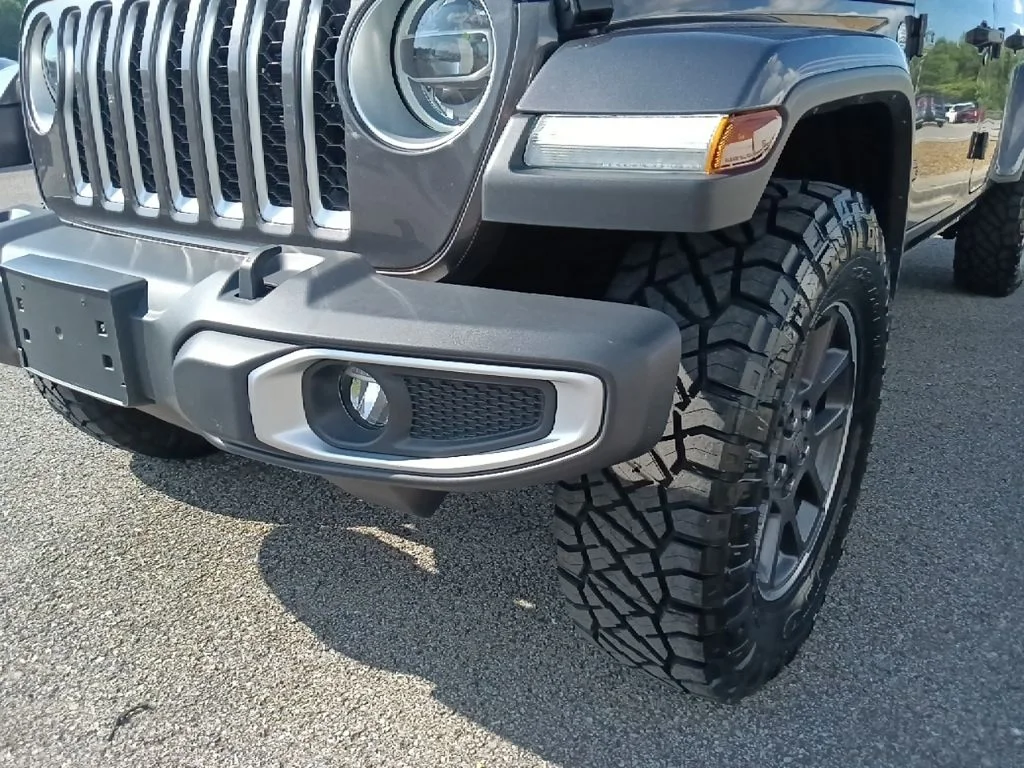 Used 2021 Gray Jeep Overland image 9
