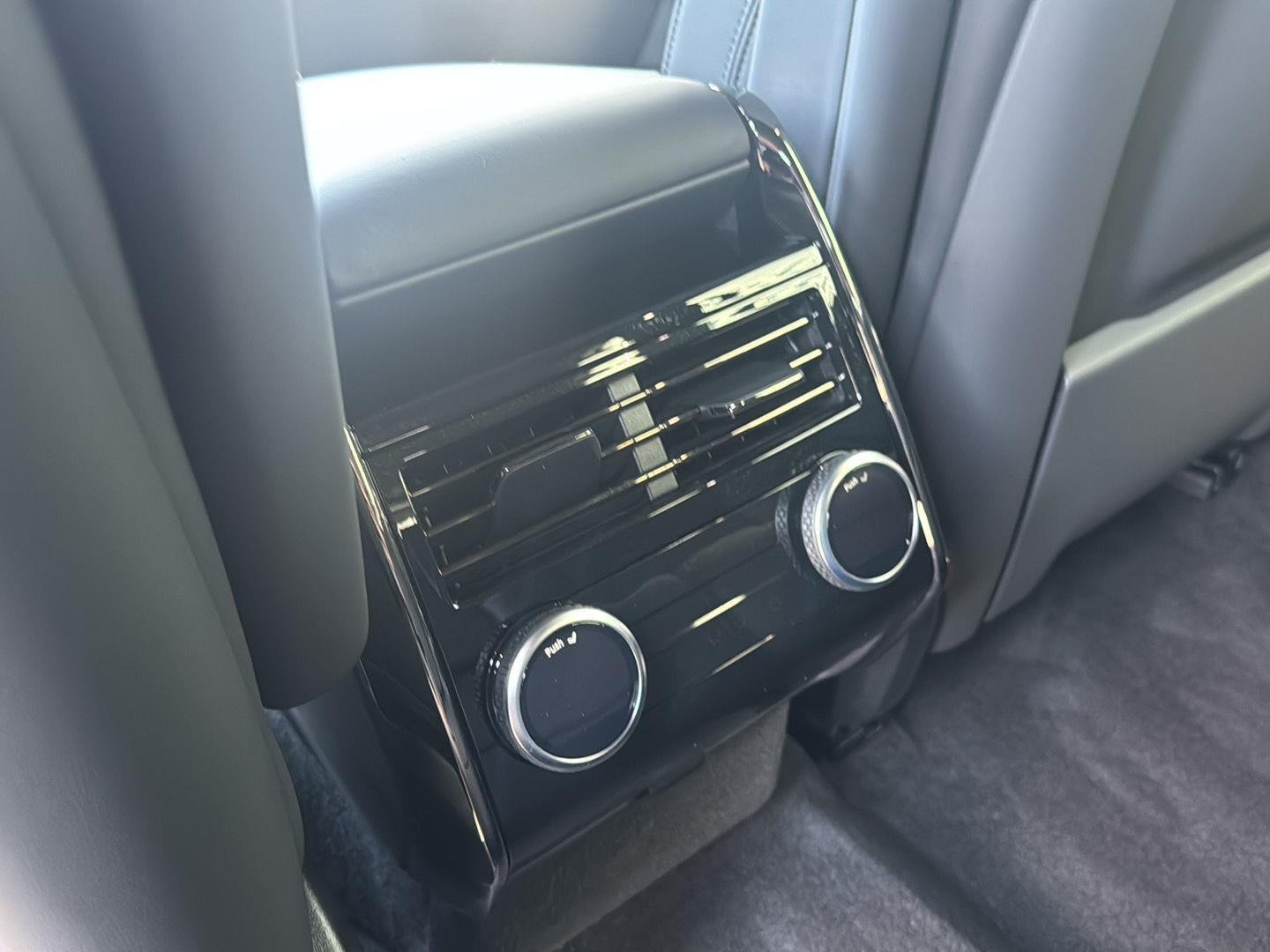 New 2027 Santorini Black Land Rover SE image 19