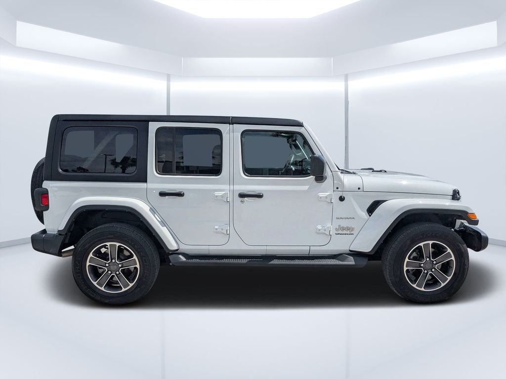 Used 2023 White/off-white Jeep Sahara image 2