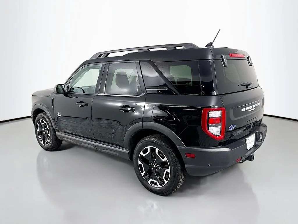 Used 2022 Black Ford Outer Banks image 3