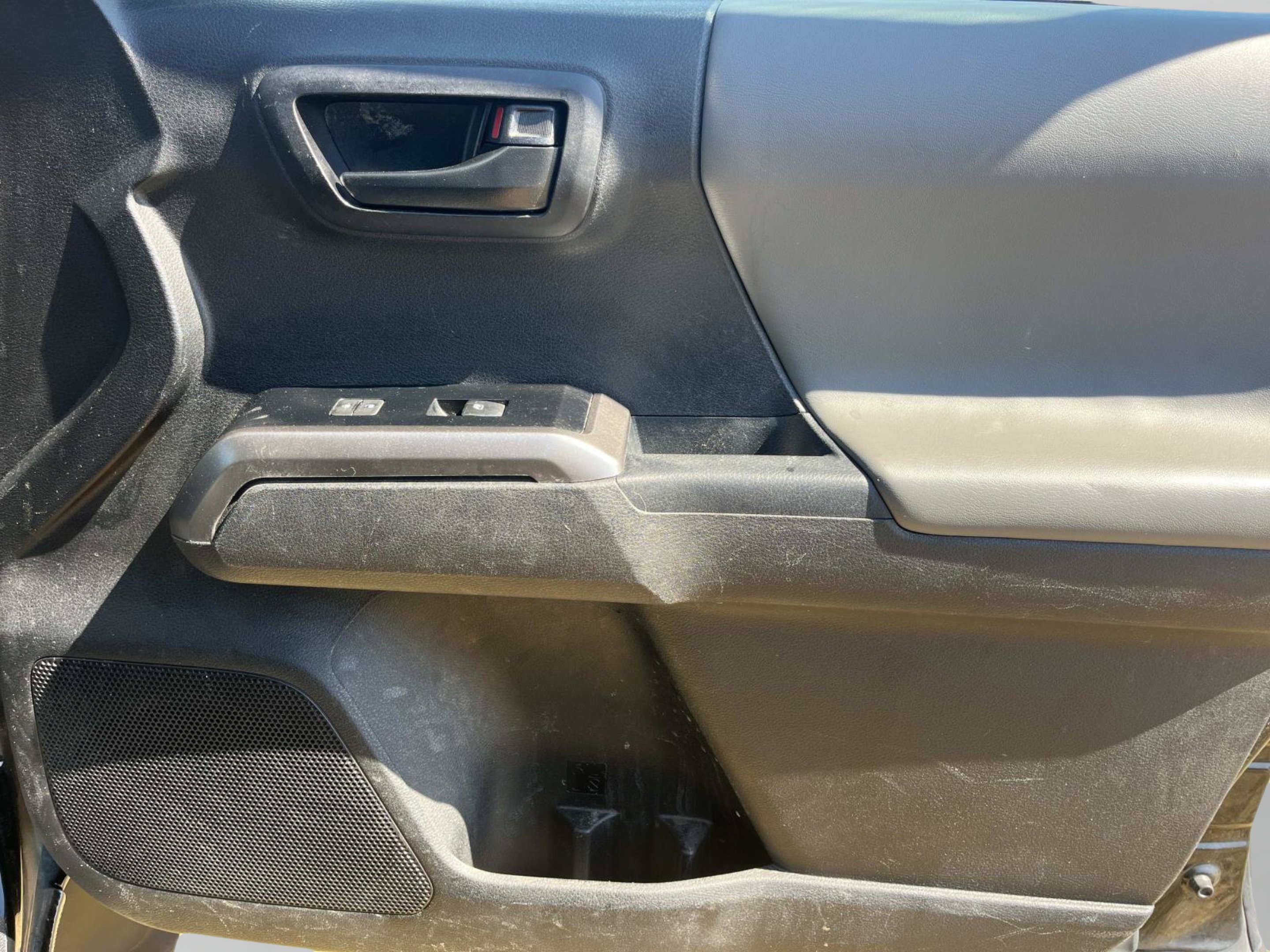 Used 2022 Midnight Black Metallic Toyota SR5 image 13