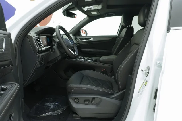New 2026 Opal White Pearl Volkswagen 2.0T SE w/Technology image 15