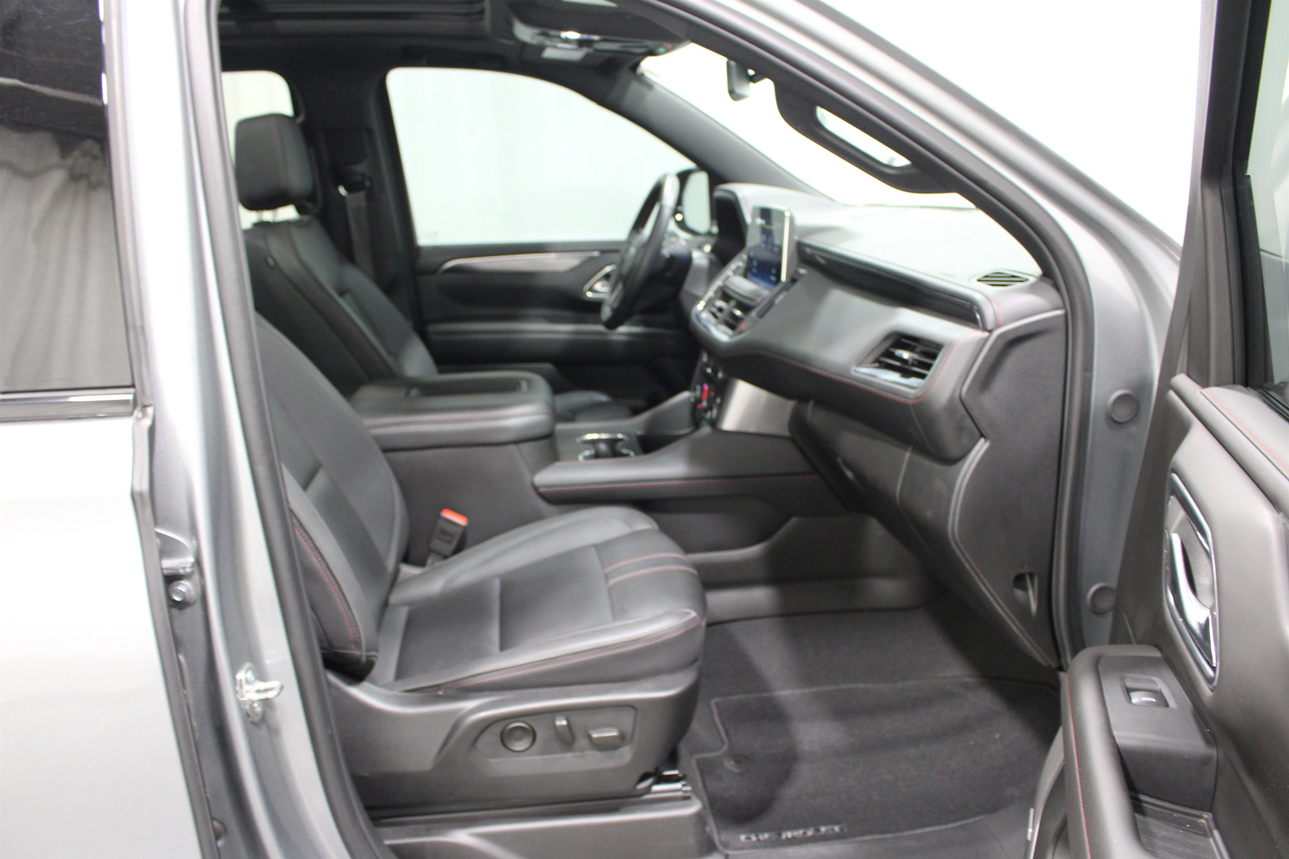 2024 Chevrolet Suburban RST - Photo 27