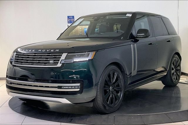 Used 2025 Green Land Rover SE image 1