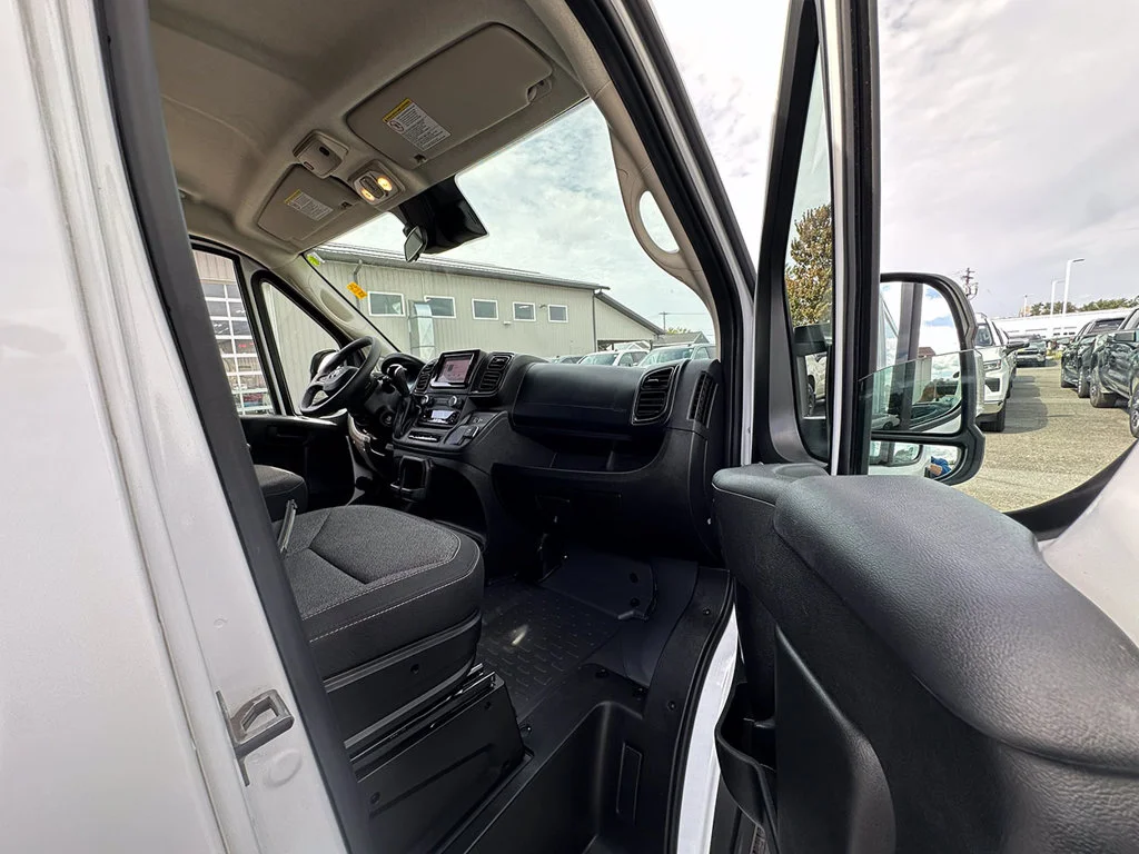 Used 2025 White Ram Base image 20