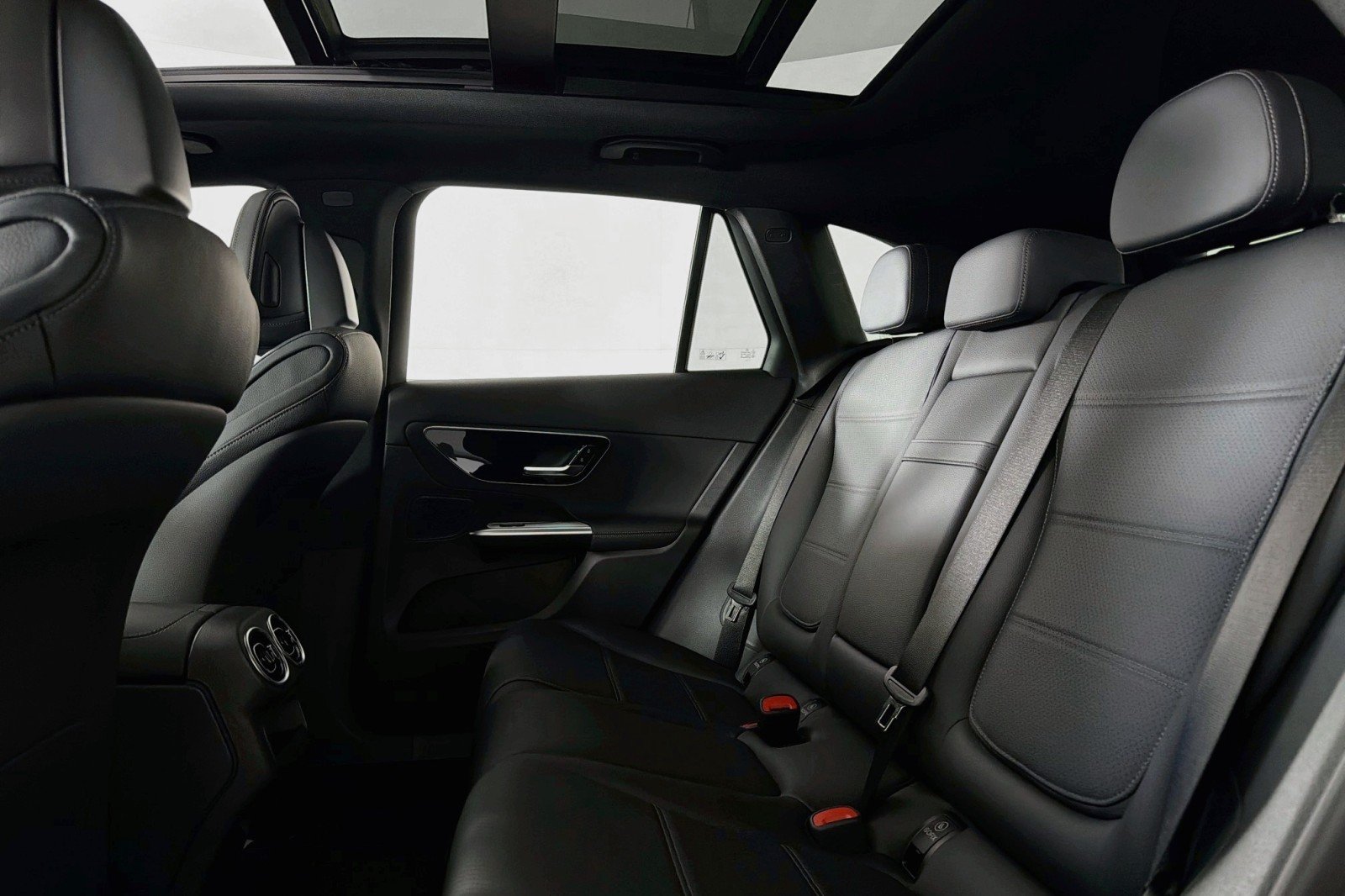 New 2026 Polar White Mercedes-Benz GLC 300 SUV image 7
