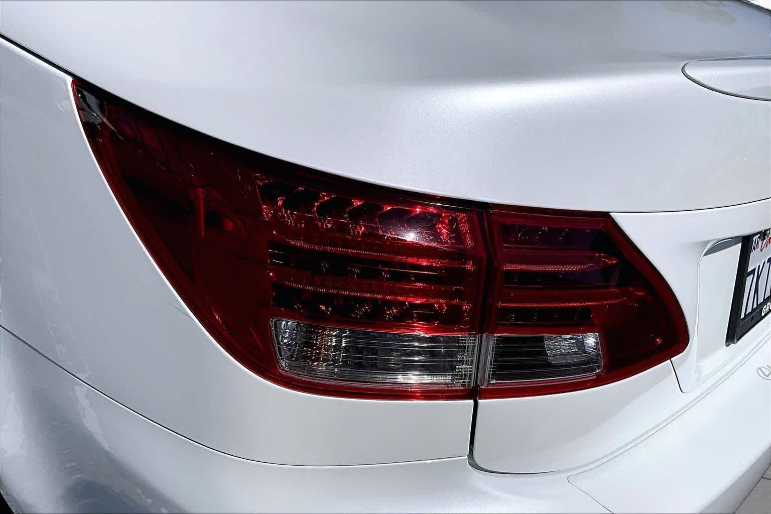 Used 2015 Starfire Pearl Lexus  image 27