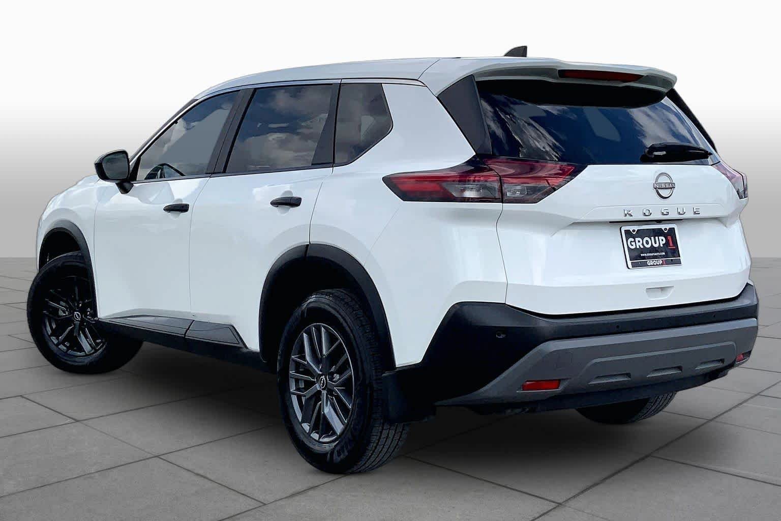 Used 2023 Glacier White Nissan S image 12
