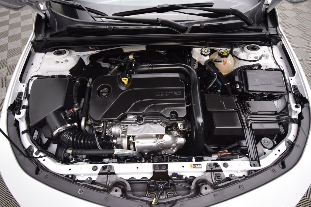 Used 2024 Summit White Chevrolet LT image 25