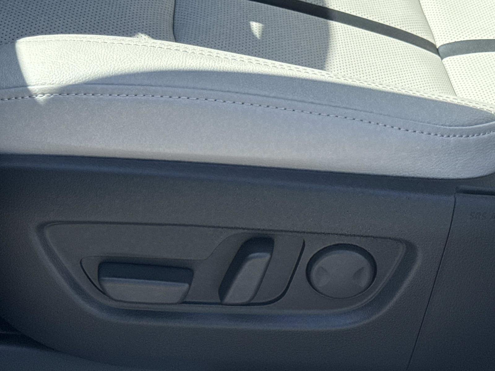 New 2026 Platinum Quartz Metallic Mazda 3.3 Turbo Preferred AWD image 10