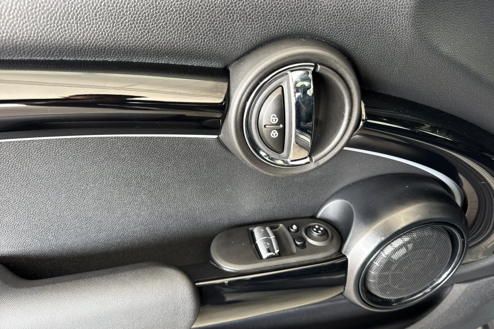 Used 2022 PRECIOUS METAL MINI Cooper SE image 10