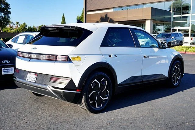 Used 2022 White Hyundai SEL image 8