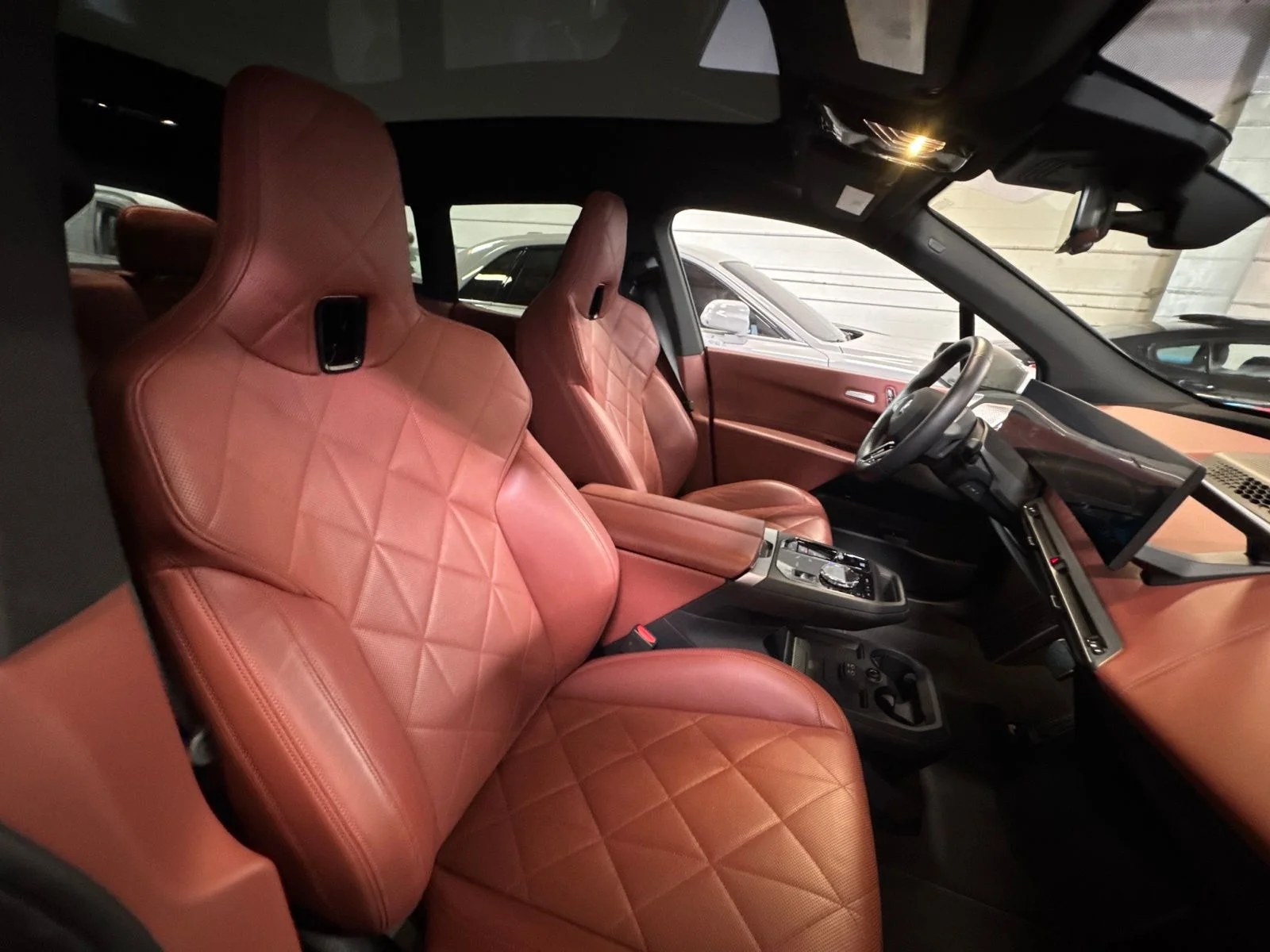 Used 2026 Beige BMW xDrive60 image 29