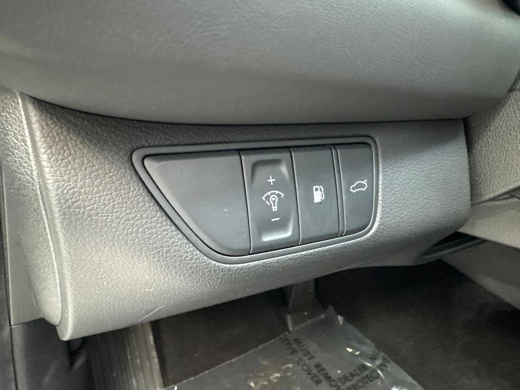 Used 2025 Silver Genesis 2.5T image 55