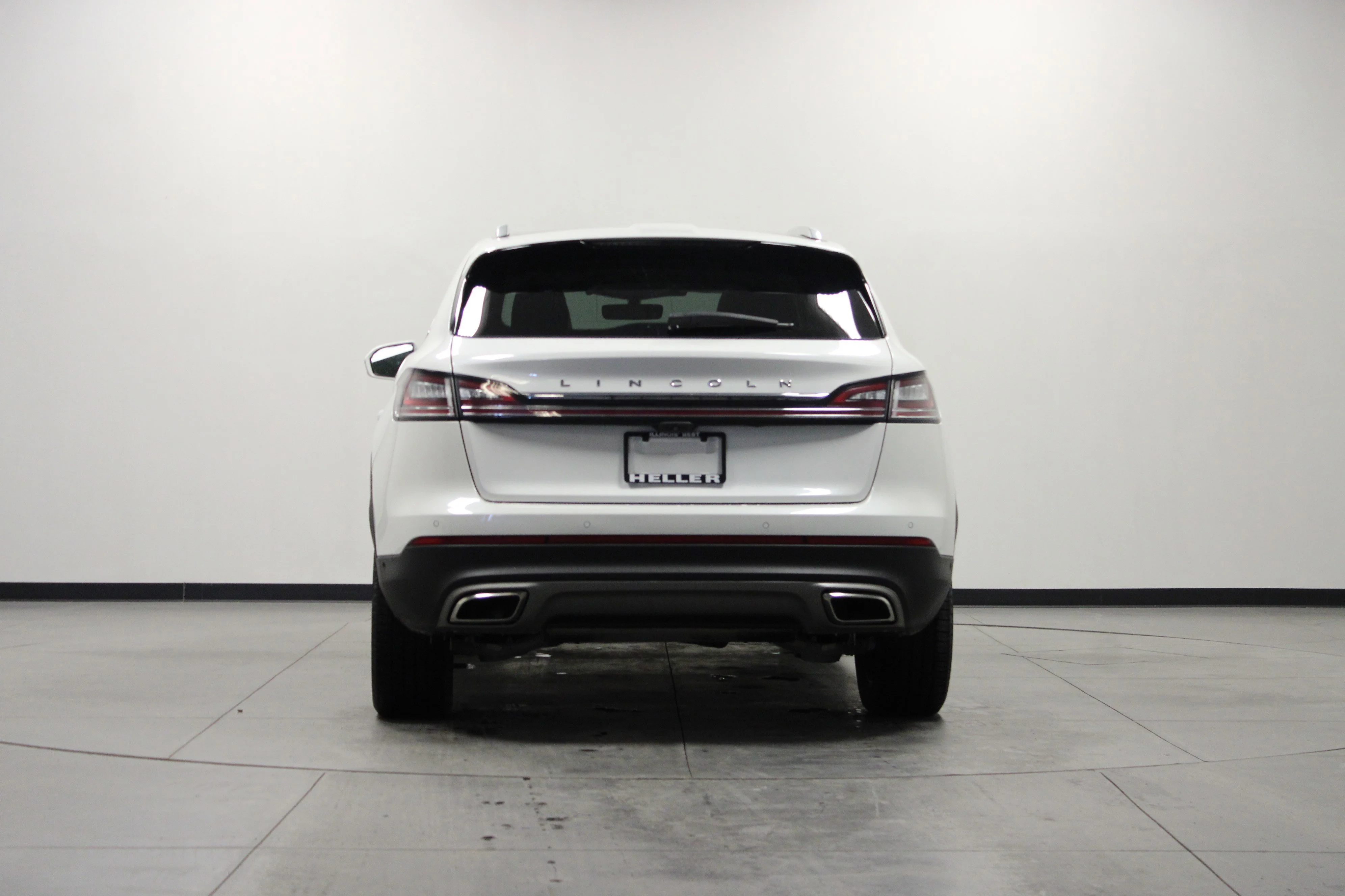 Used 2021 Pristine White Lincoln Reserve image 5