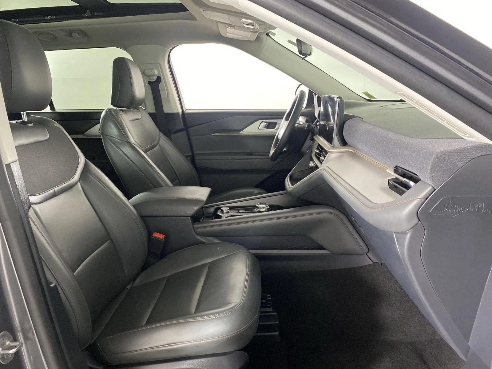 Used 2025 Carbonized Gray Ford Active image 29