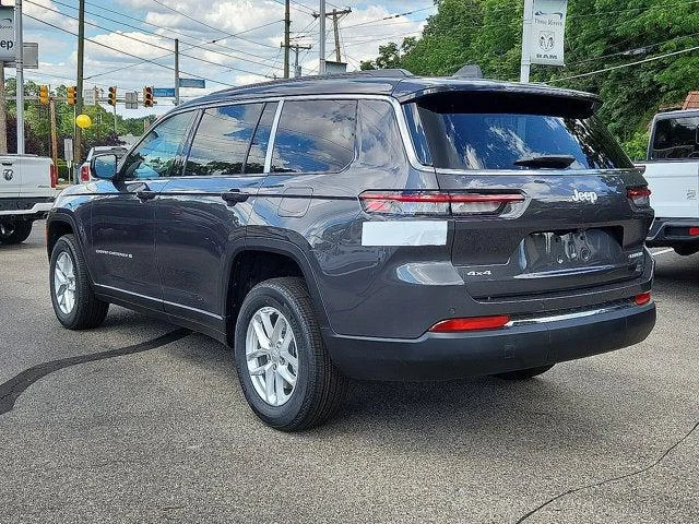 New 2026 Baltic Gray Metallic Clear-Coat Exterior Paint Jeep Laredo X image 3