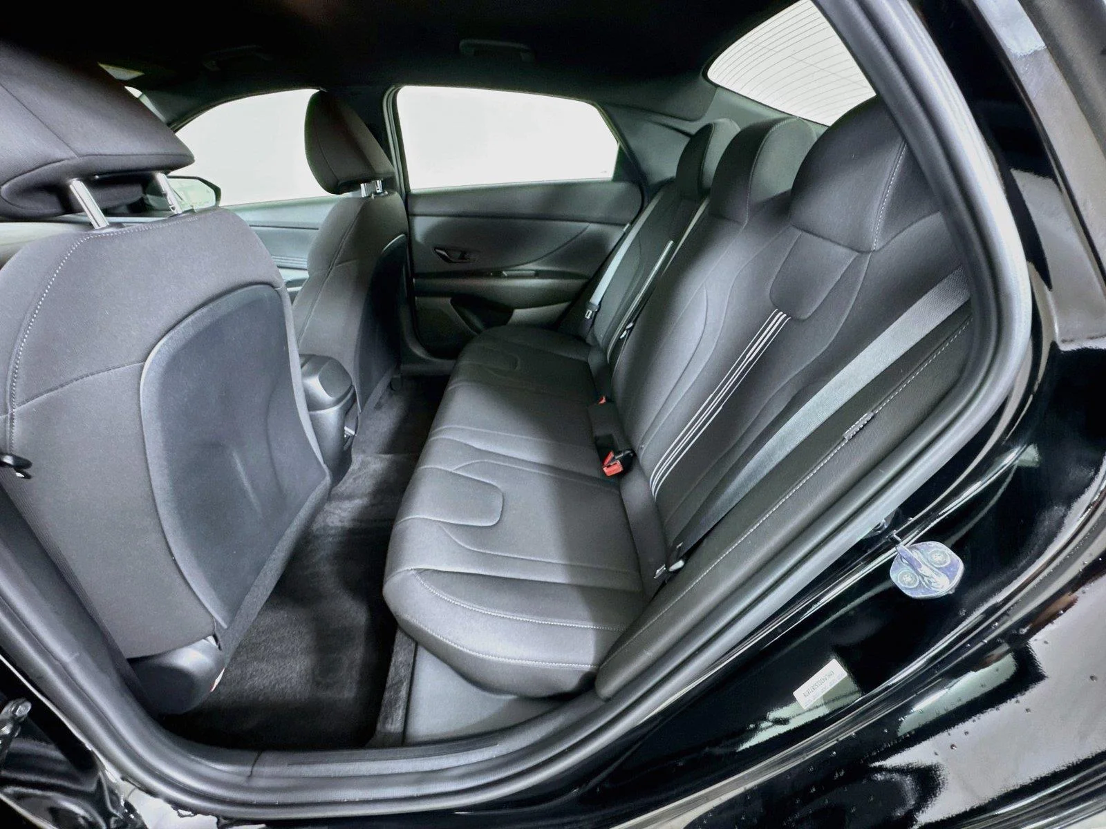 Used 2025 Abyss Black Hyundai SEL Sport image 22