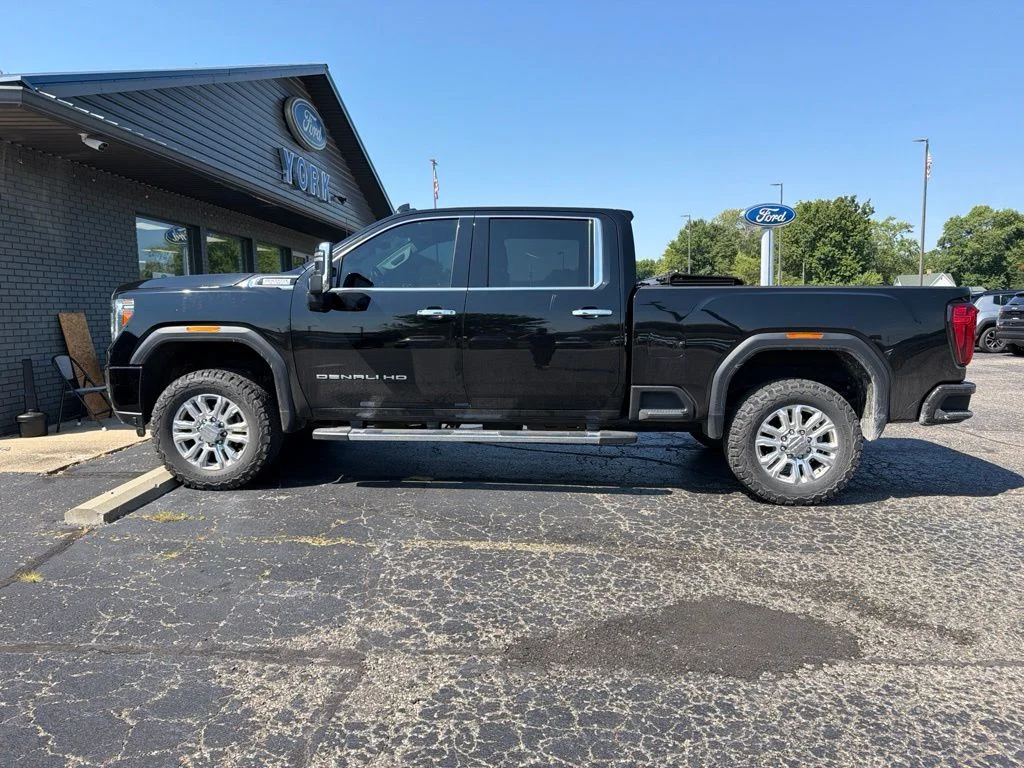 Used 2023 Black GMC Denali image 3