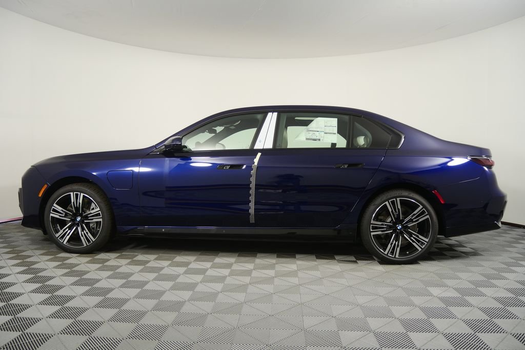 2026 BMW 7 Series 750e - Photo 6
