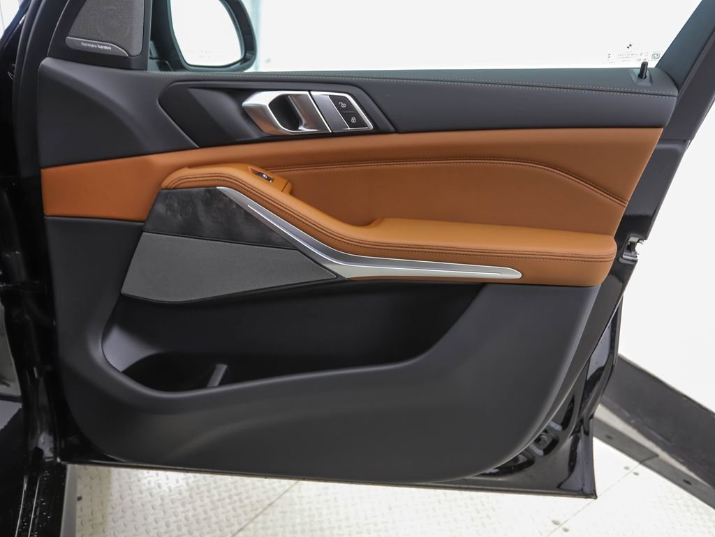 New 2026 Black Sapphire Metallic BMW xDrive40i image 29