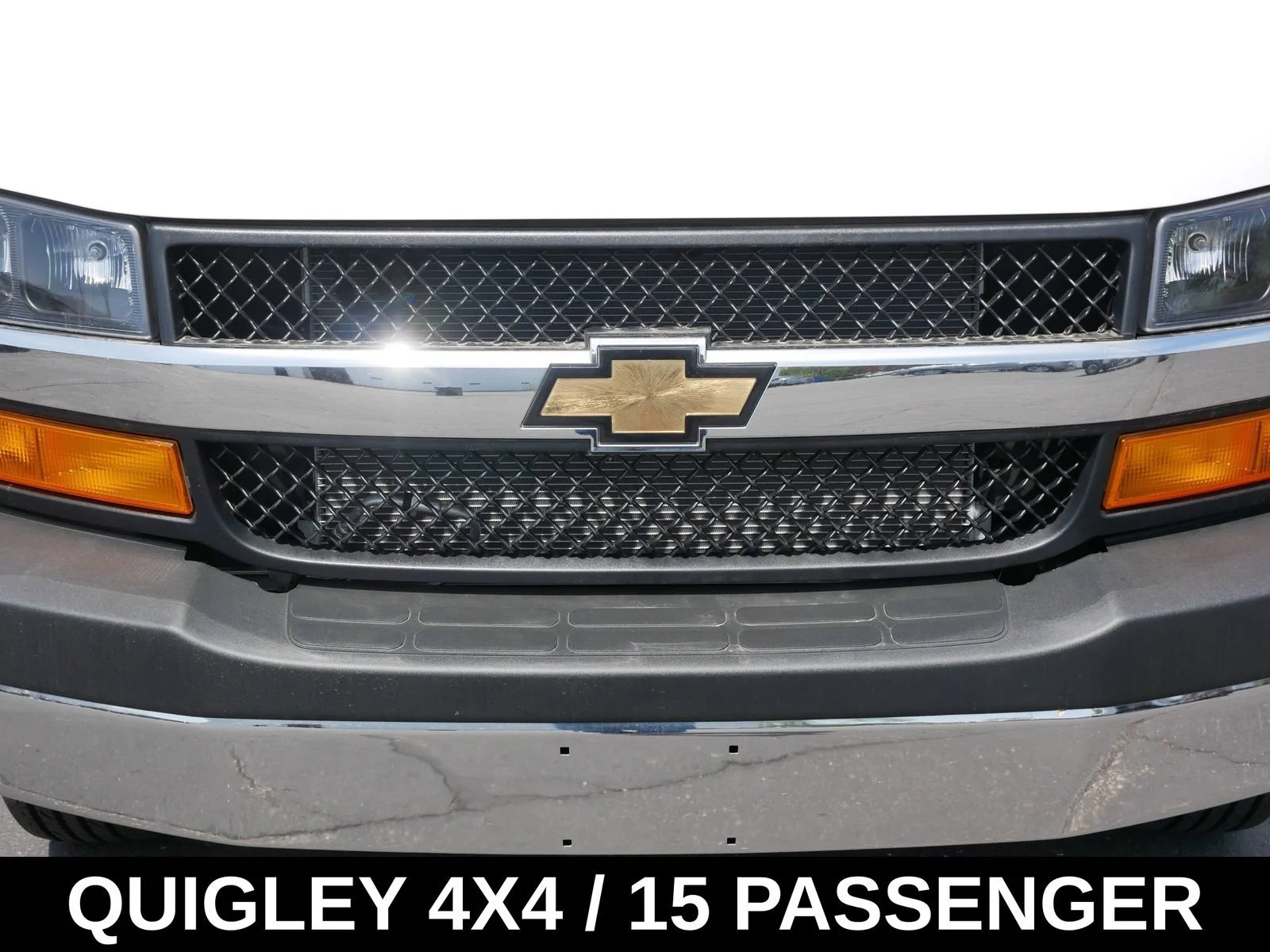 2024 Chevrolet Express Passenger LT - Photo 8
