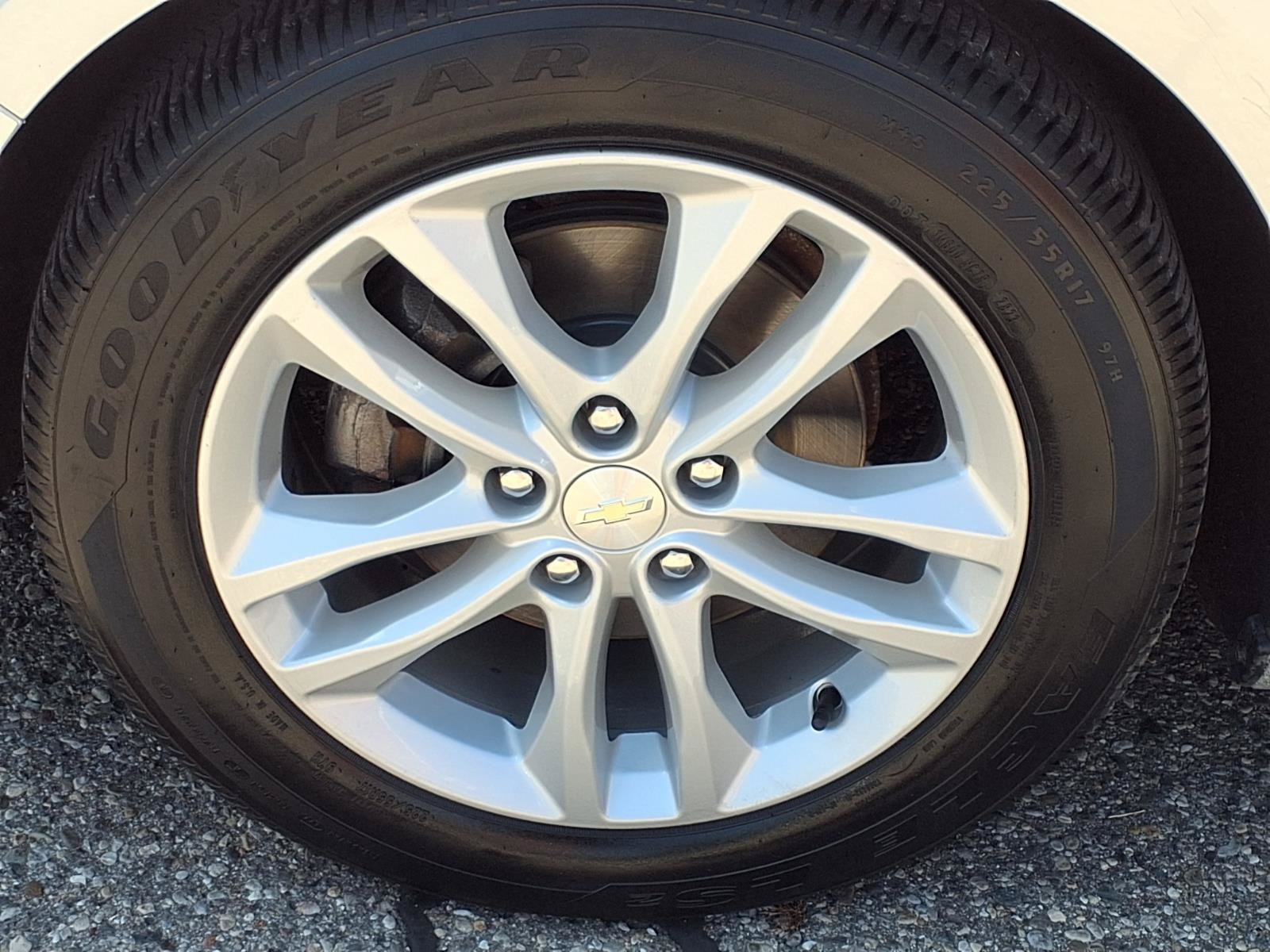 Used 2016 Silver Ice Metallic Chevrolet LT image 23