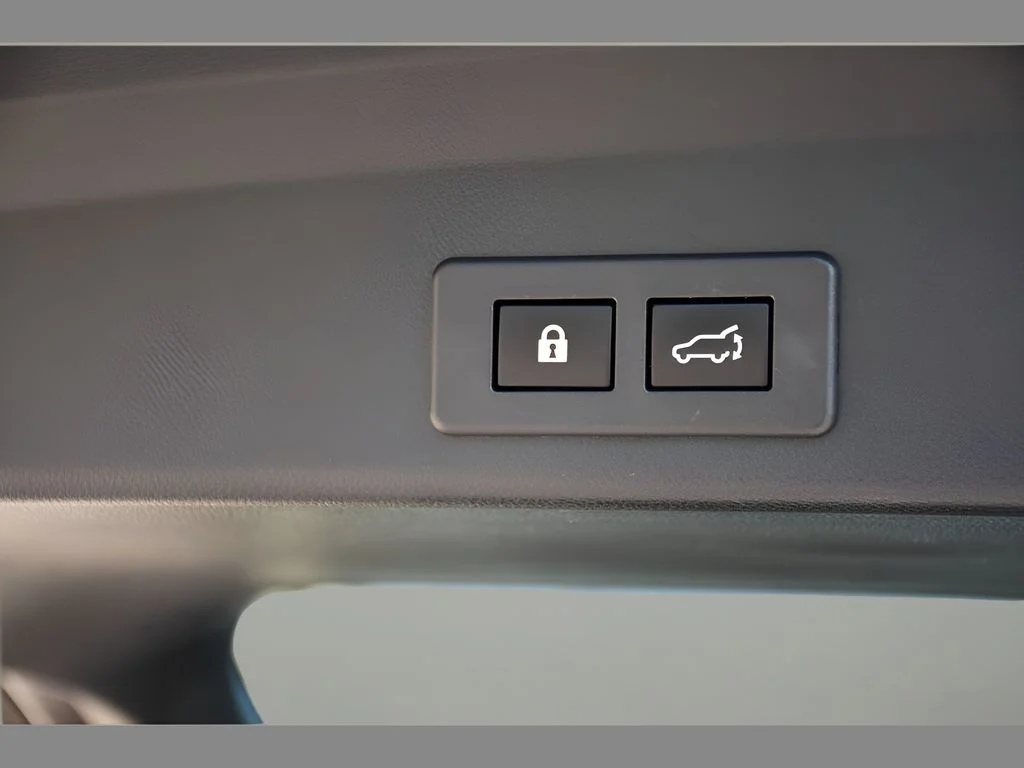 Used 2020 Magnetite Gray Metallic Subaru Limited image 26