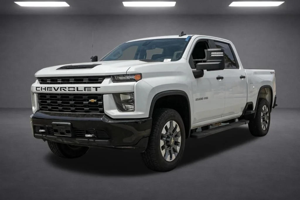 Used 2022 White Chevrolet Custom image 8