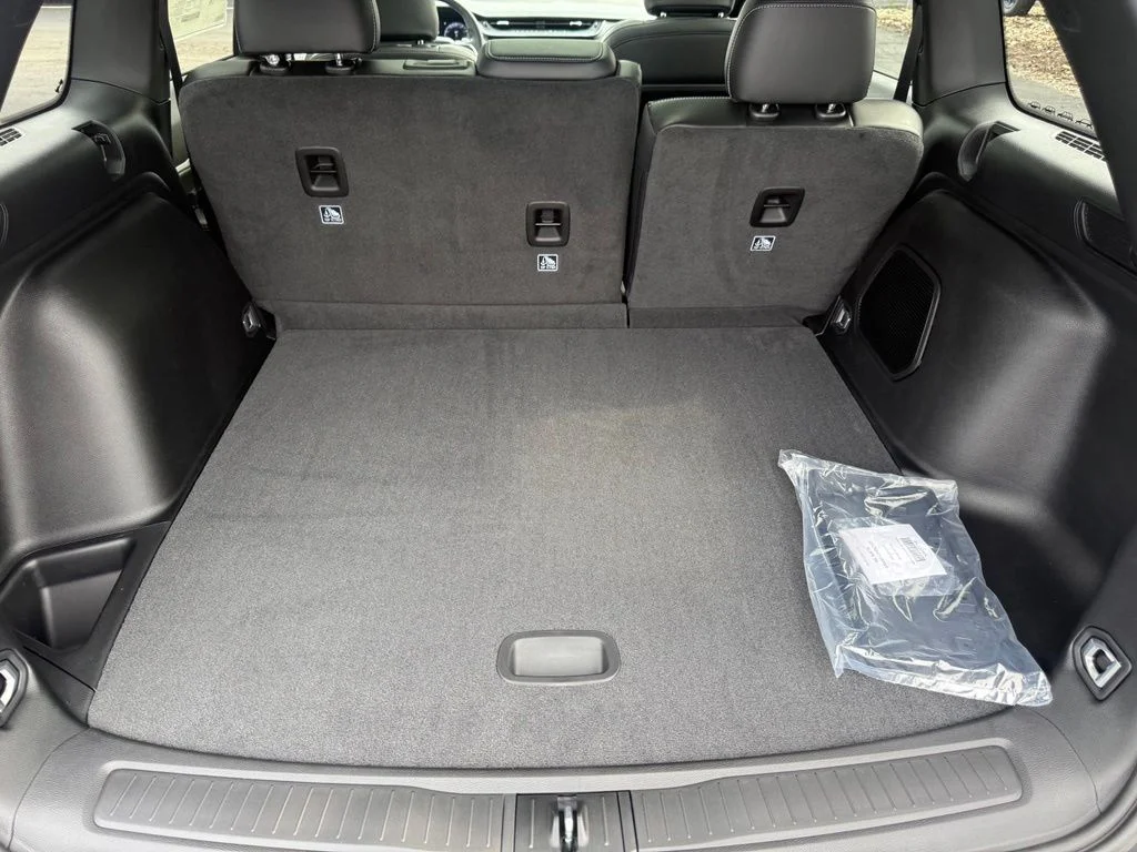 New 2026 Diamond Black Crystal Pearlcoat Jeep Limited image 39