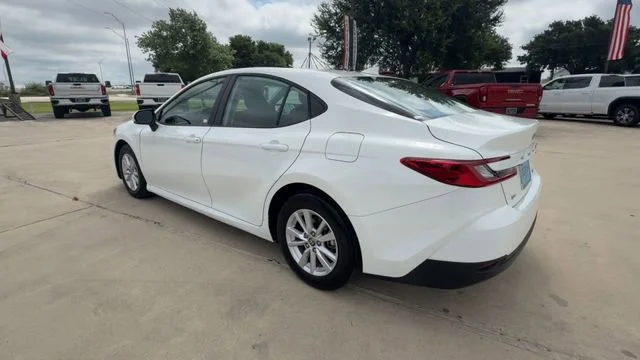 2026 Toyota Camry LE - Photo 6