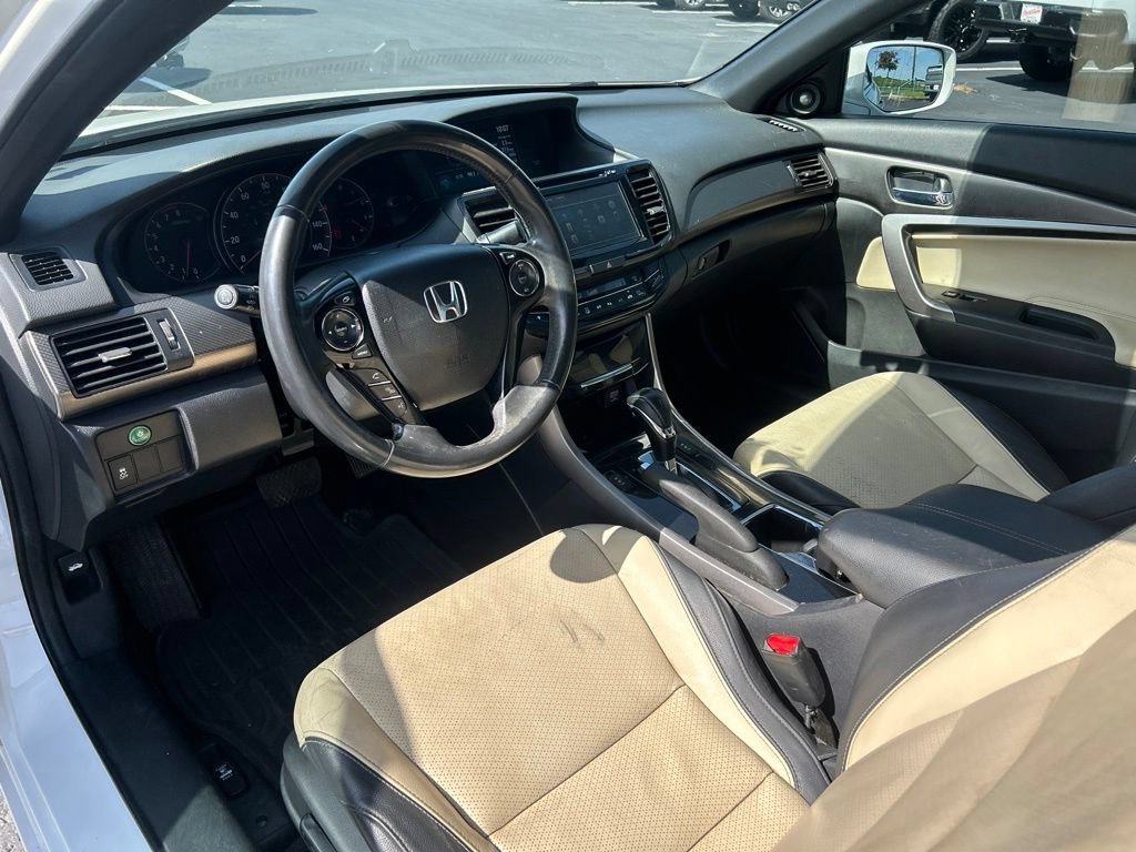 Used 2017 White Honda EX-L image 20