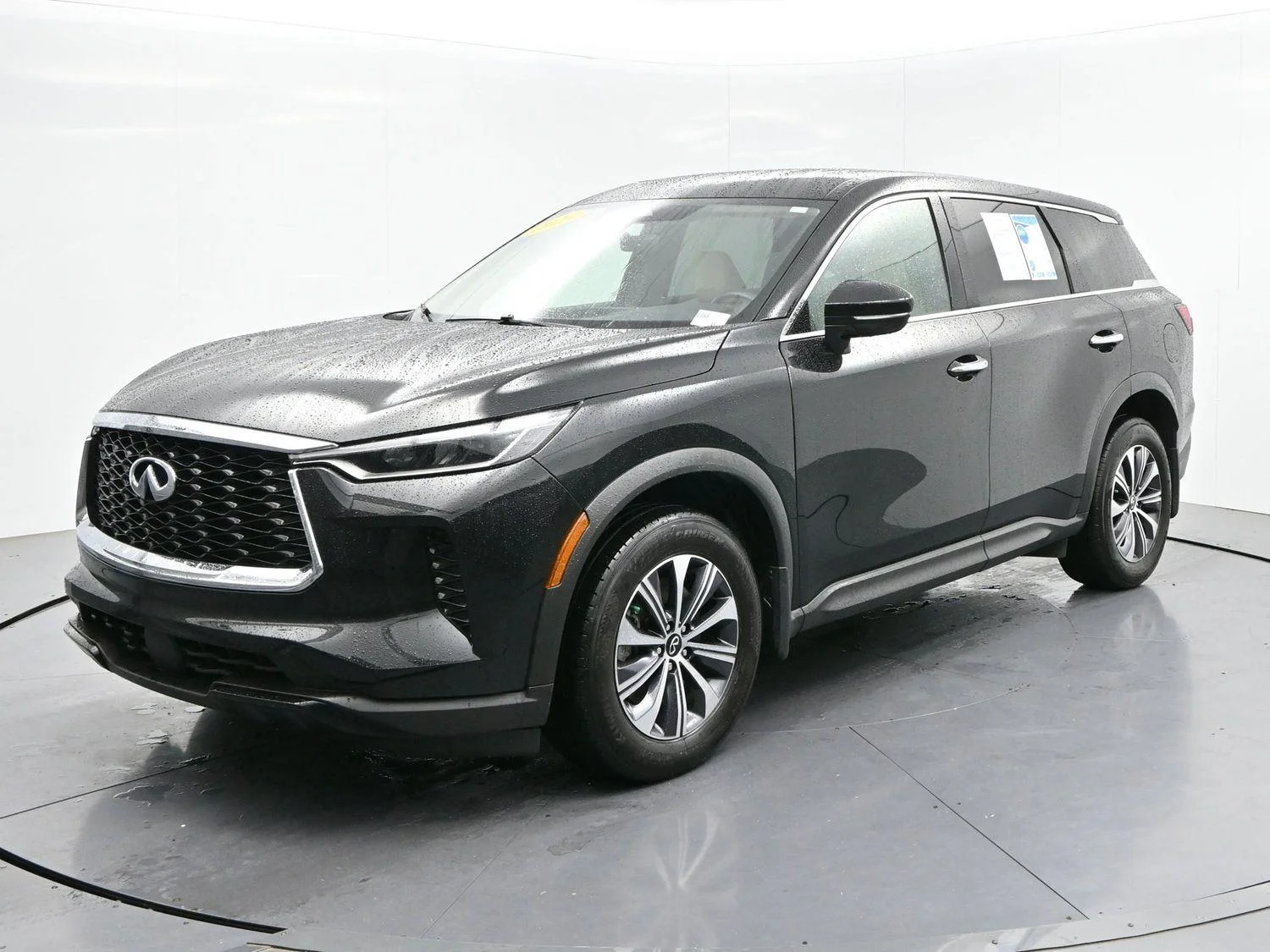 Used 2023 Black INFINITI PURE image 3