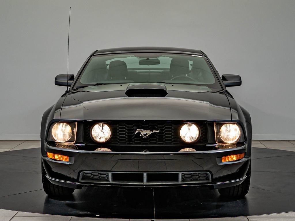 Used 2008 Black Ford GT Deluxe image 2