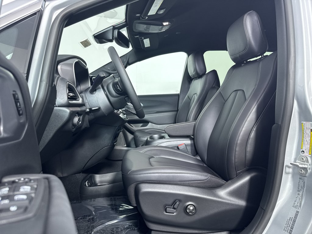 2026 Chrysler Pacifica Select - Photo 7