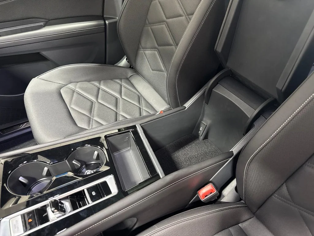 New 2026 Green Volkswagen 2.0T SE w/Technology image 27