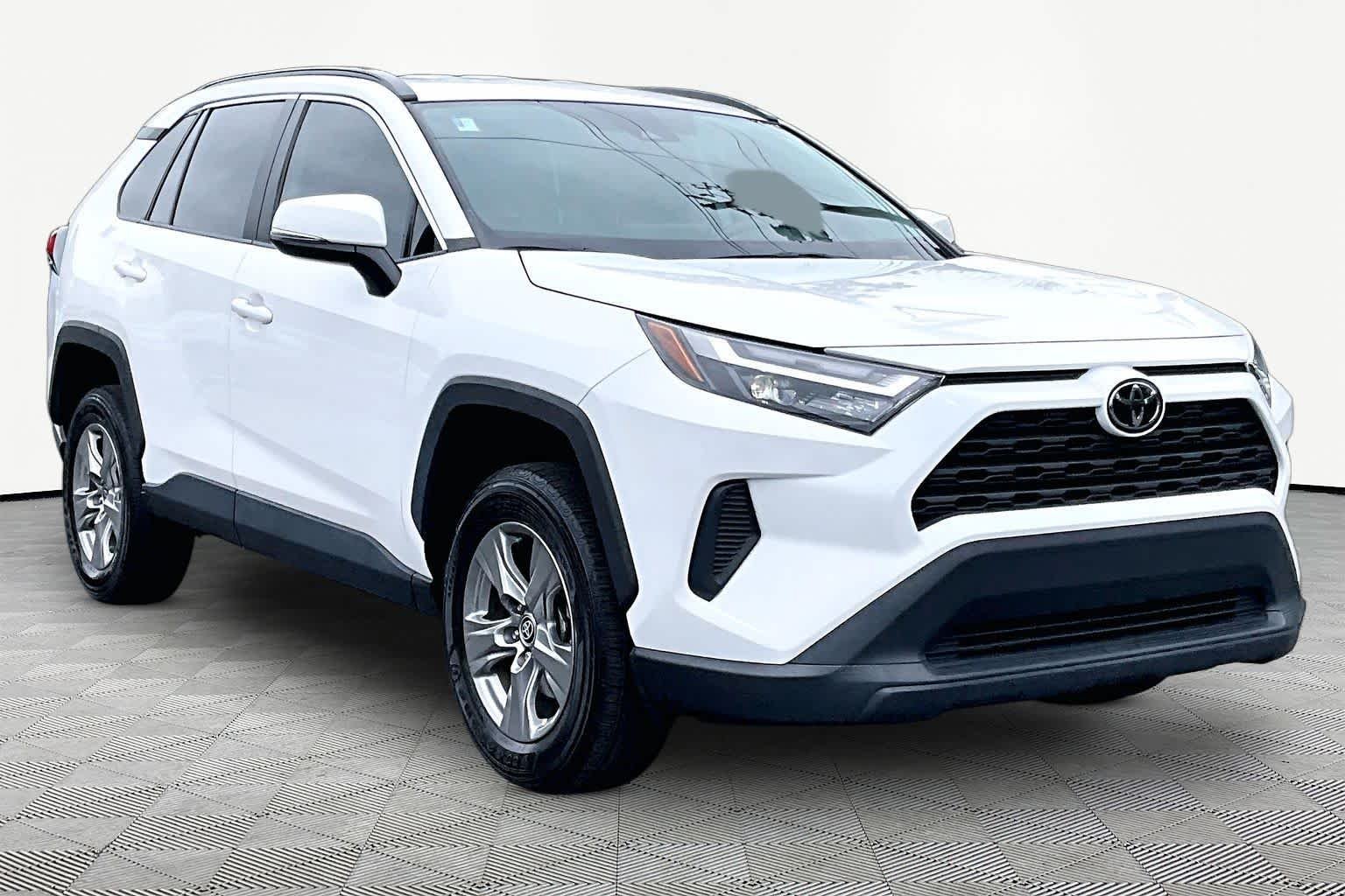 Used 2024 Ice Cap Toyota XLE image 3