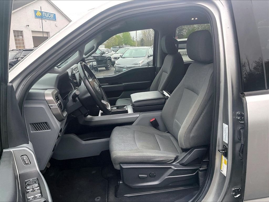 Used 2024 Silver Ford XLT image 10