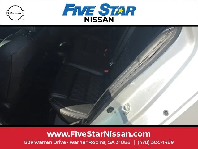 Used 2023 Silver Nissan Platinum image 11