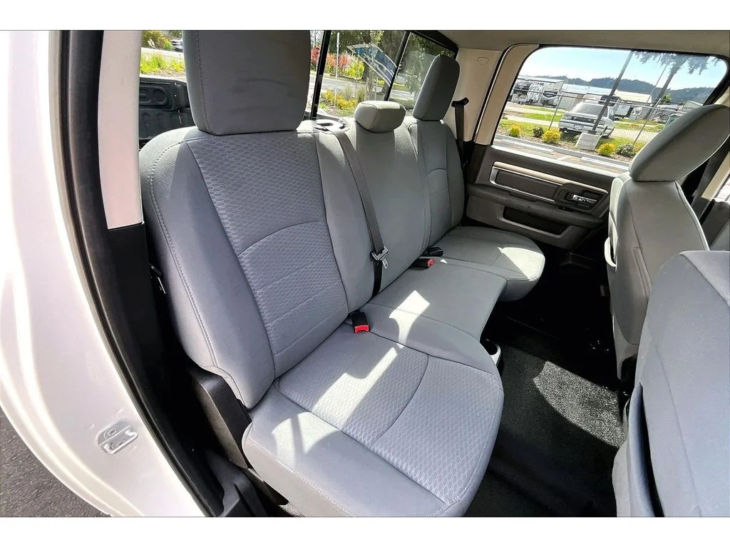 Used 2014  Ram SLT image 25
