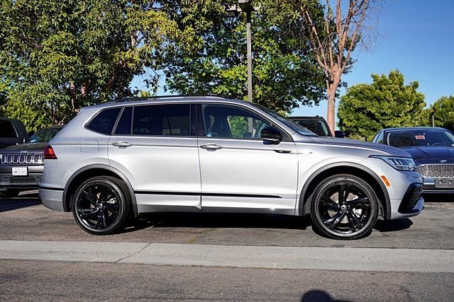 Used 2023 Silver Volkswagen 2.0T SE R-Line Black image 6