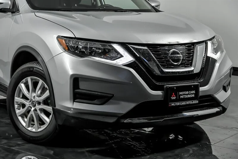 Used 2017 Nissan Rogue SV with VIN JN8AT2MVXHW271061 for sale in Aurora, IL
